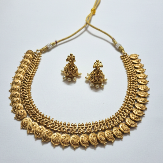 Grand Kaasu Maalai Necklace with a Cute Jhumki