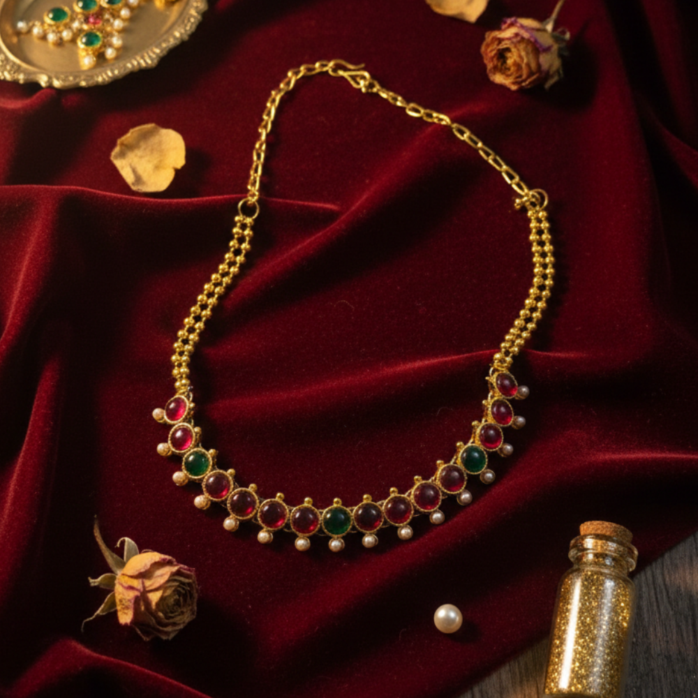 Red and Green Kemp Stone Short Necklace