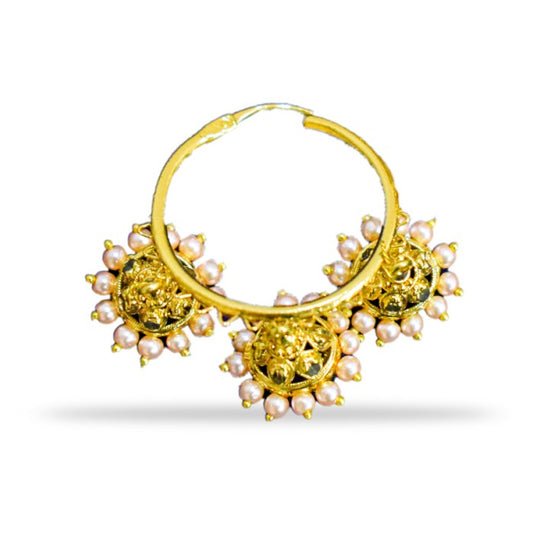 Loop with white pearls