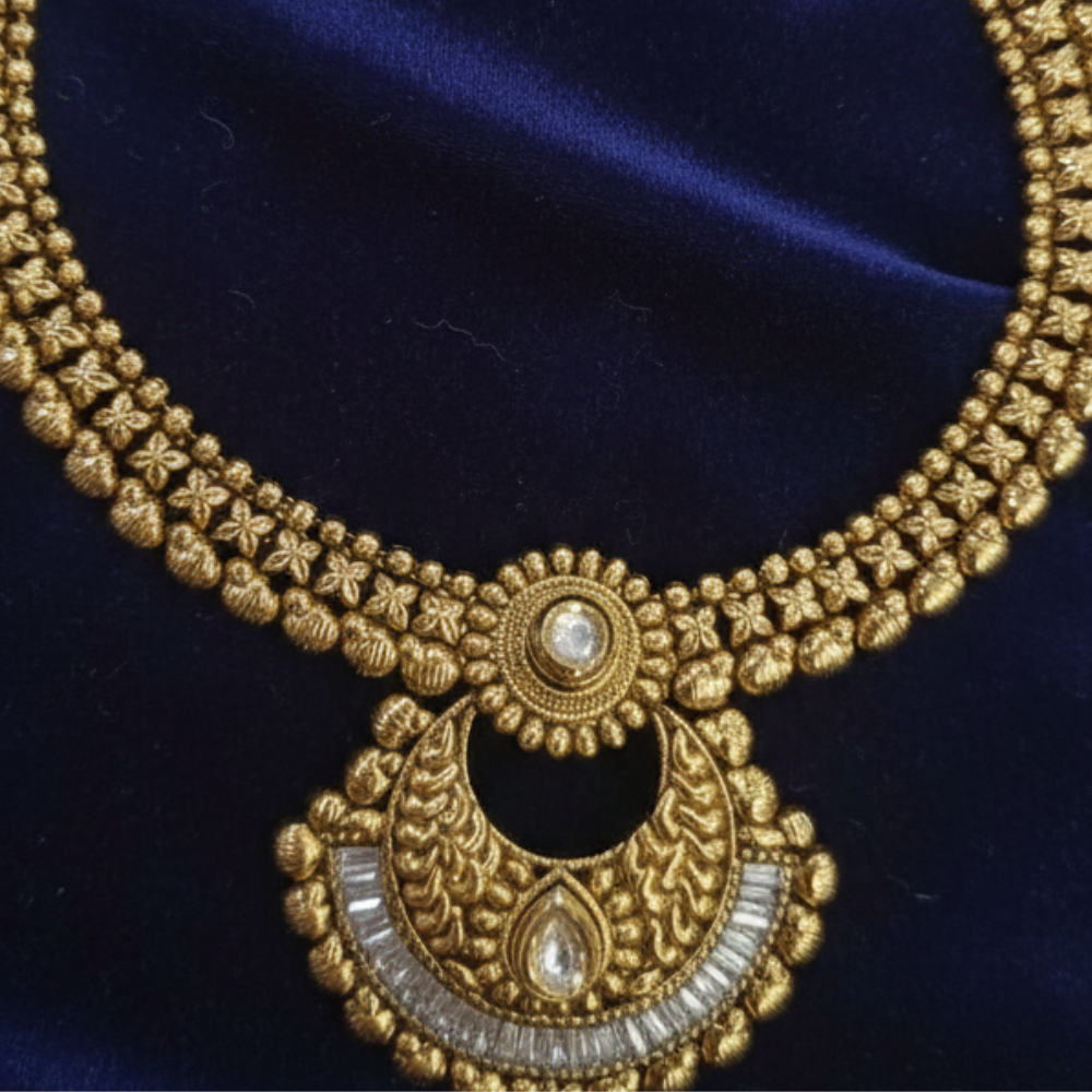 Kundan Stones Close Neck Choker