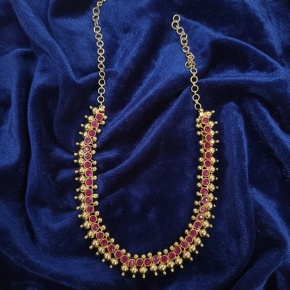 Traditional Red Stones Close Neck Necklace
